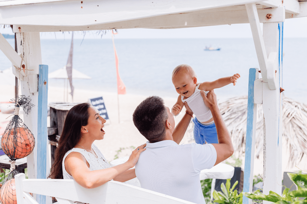 Voyager avec bébé en all inclusive : conseils et destinations adaptées
